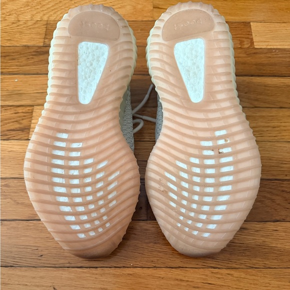 adidas Yeezy Boost 350 V2 – Light / UV Reactive - Picture 9 of 9